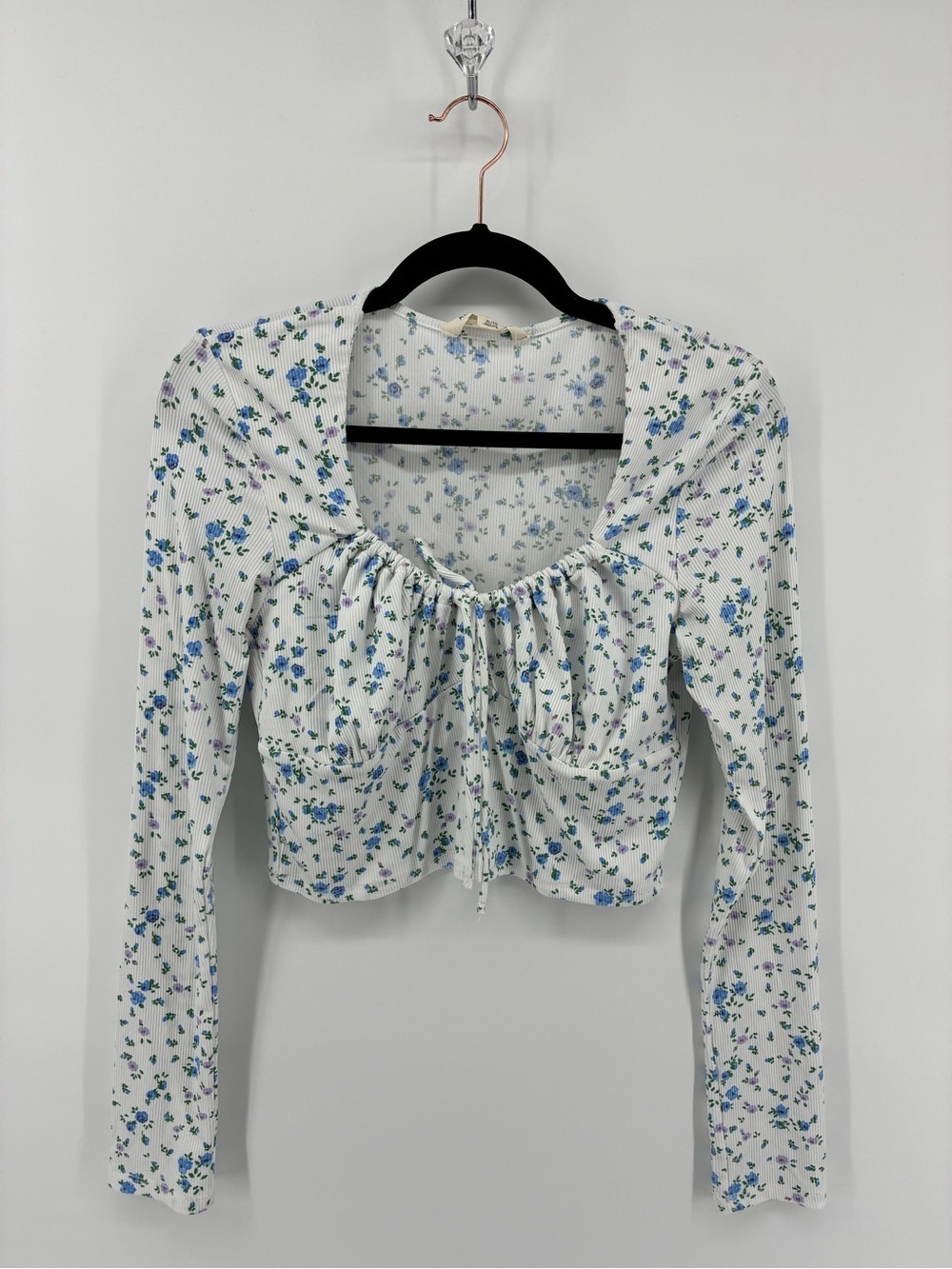Aeropostale White and Blue Floral Crop Top
